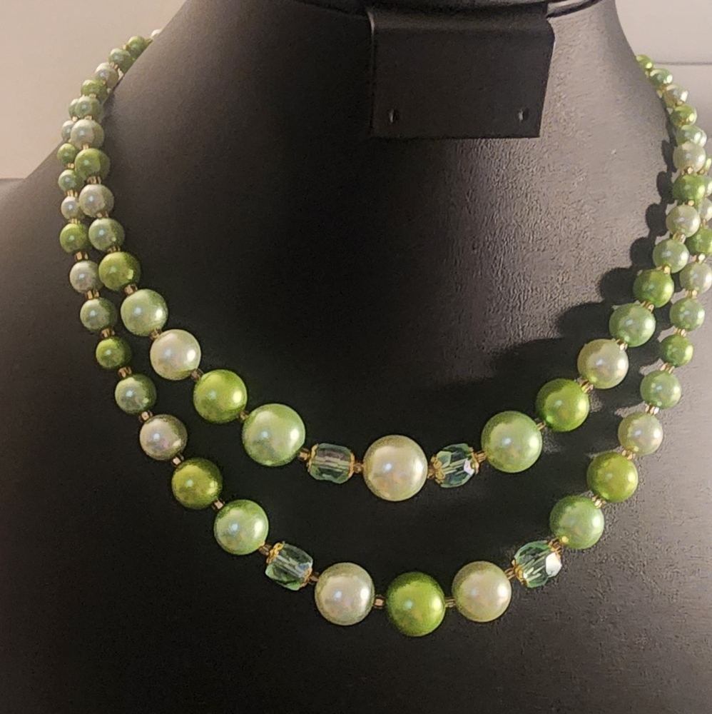 Lustrous Green‎ Pearl Necklace